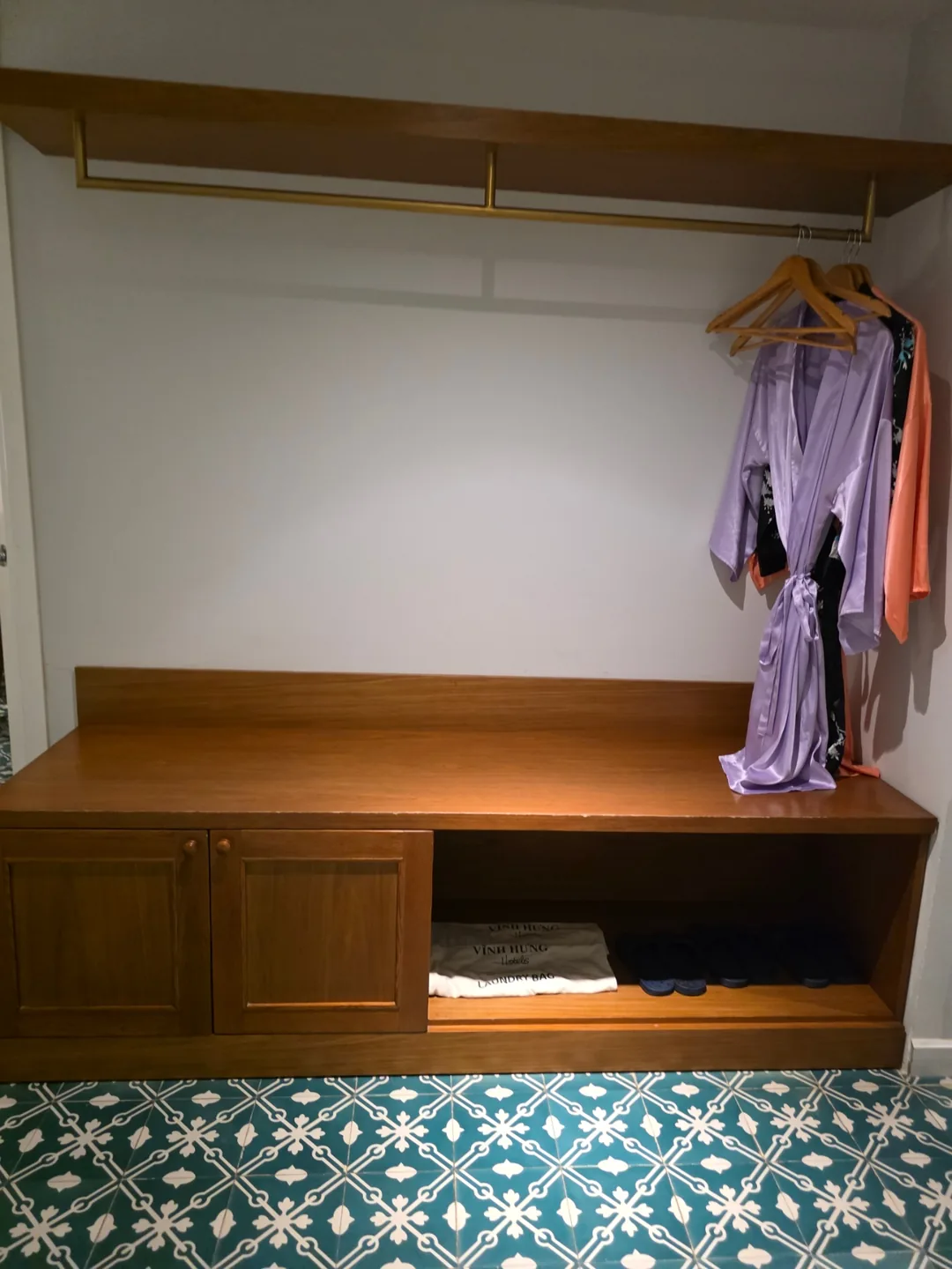 🇻🇳 Chuyến du lịch Đà Nẵng của ba thế hệ mẹ con_ Review chi tiết phòng Deluxe Family Room khách sạn Vinh Hung Old Town Hotel Hội An 1️⃣