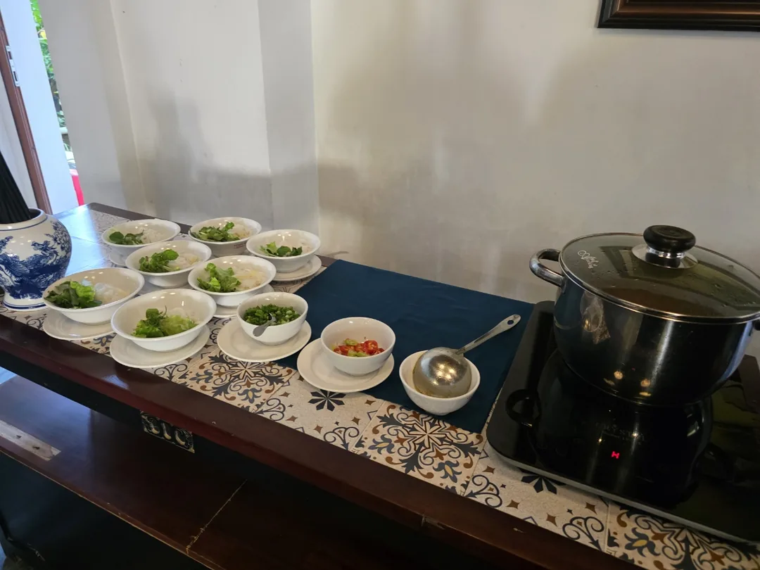 🇻🇳Chuyến du lịch Đà Nẵng của ba mẹ con ba thế hệ_ Chỗ ở giá rẻ chất lượng ở Hội An! Review chi tiết bữa sáng tại Vinh Hung Old Town Hotel