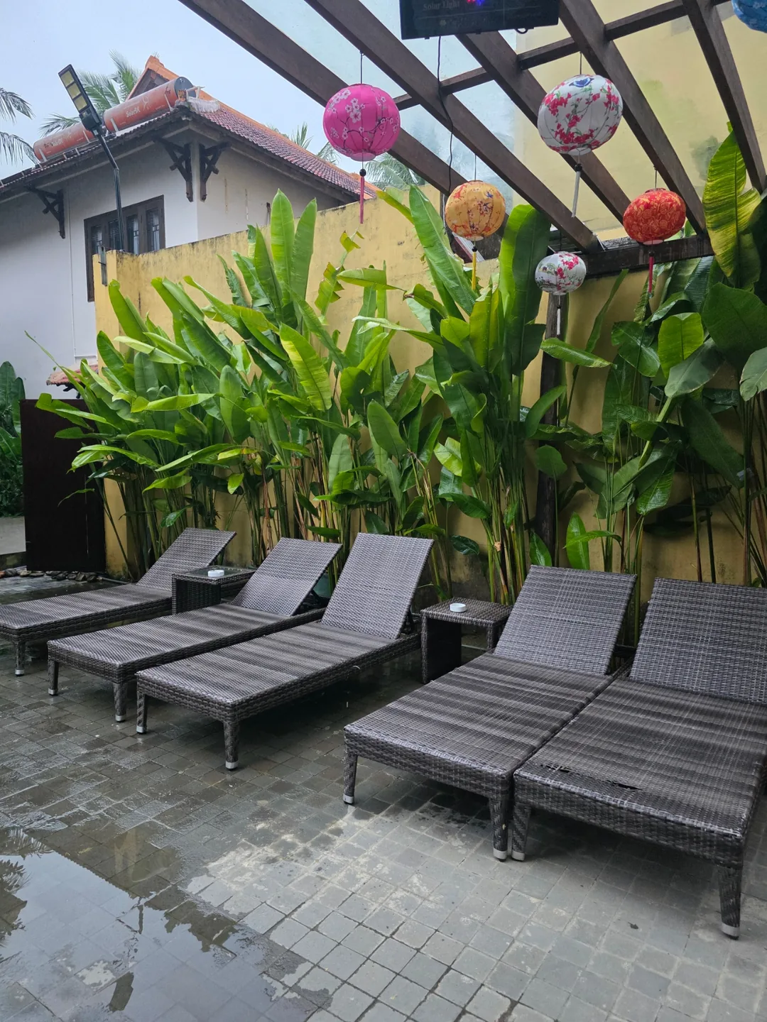 🇻🇳 Chuyến du lịch Đà Nẵng của gia đình ba thế hệ_ Chỗ ở giá hời ở Hội An! Hồ bơi khách sạn Vinh Hung Old Town Hotel