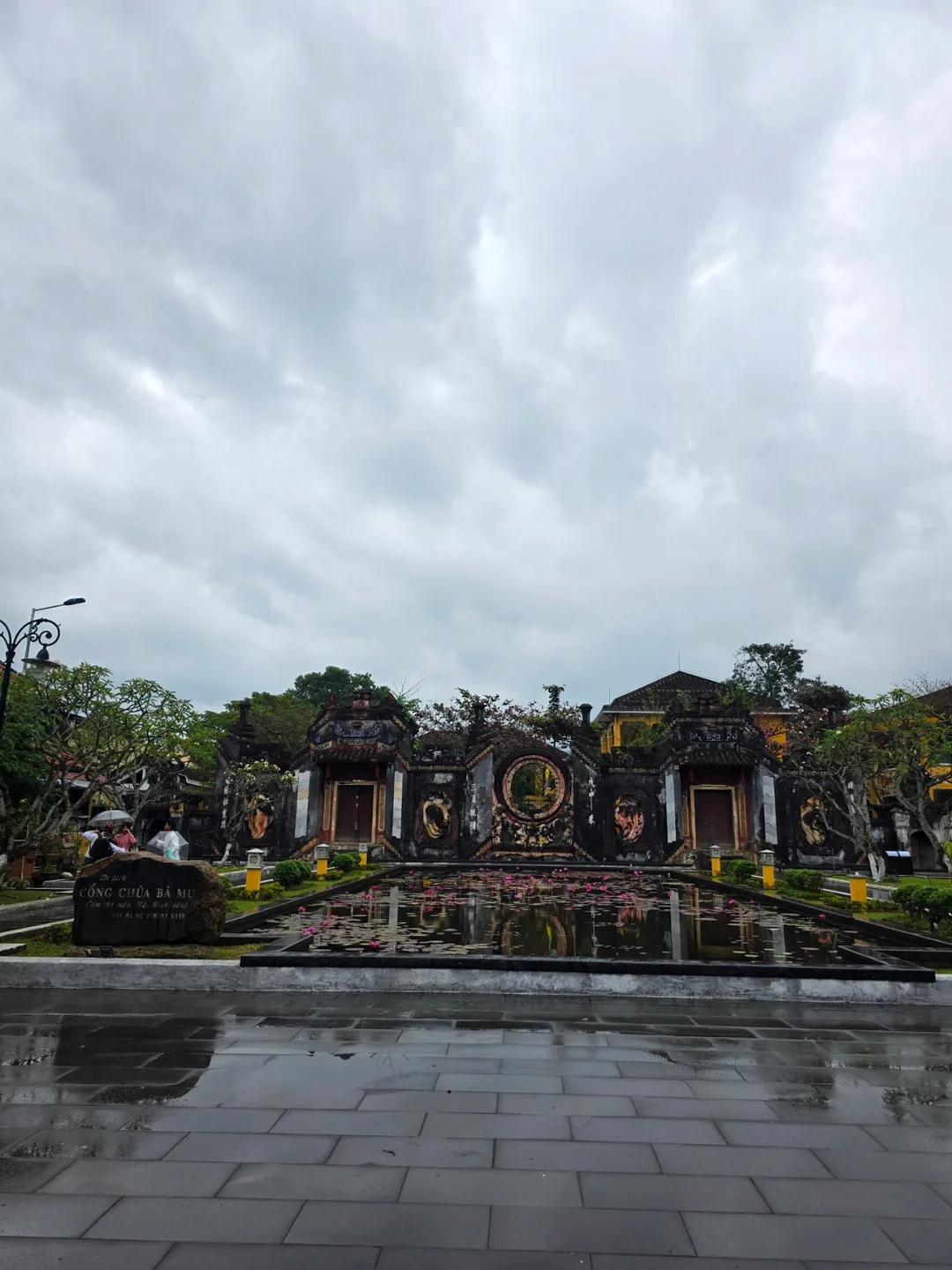 🇻🇳Chuyến du lịch Đà Nẵng 3 mẹ con_ Chào mừng đến~!! Lần đầu thấy chùa Bà Nà trong mưa đúng không??😂