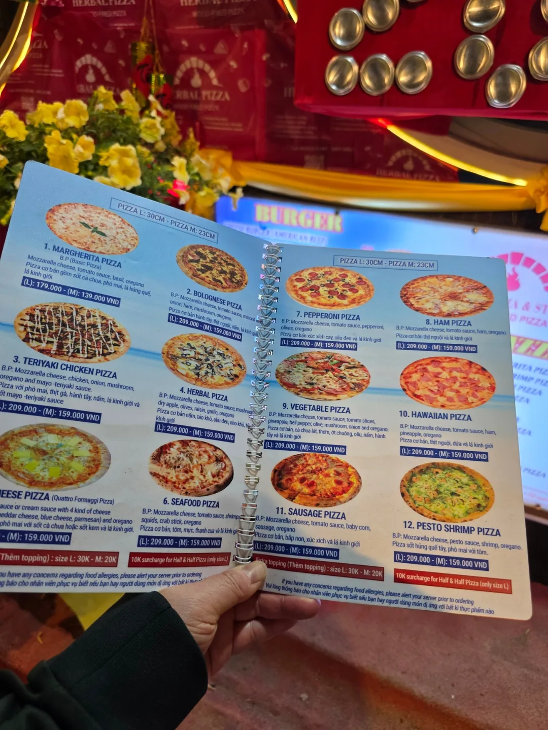 🇻🇳Chuyến du lịch Đà Nẵng của mẹ và hai con gái_ Pizza và bia ngắm biển đêm~ Cạn ly🍻