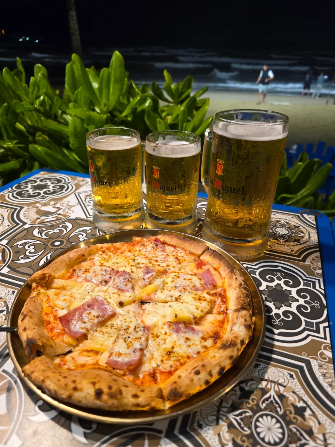 🇻🇳Chuyến du lịch Đà Nẵng của mẹ và hai con gái_ Pizza và bia ngắm biển đêm~ Cạn ly🍻