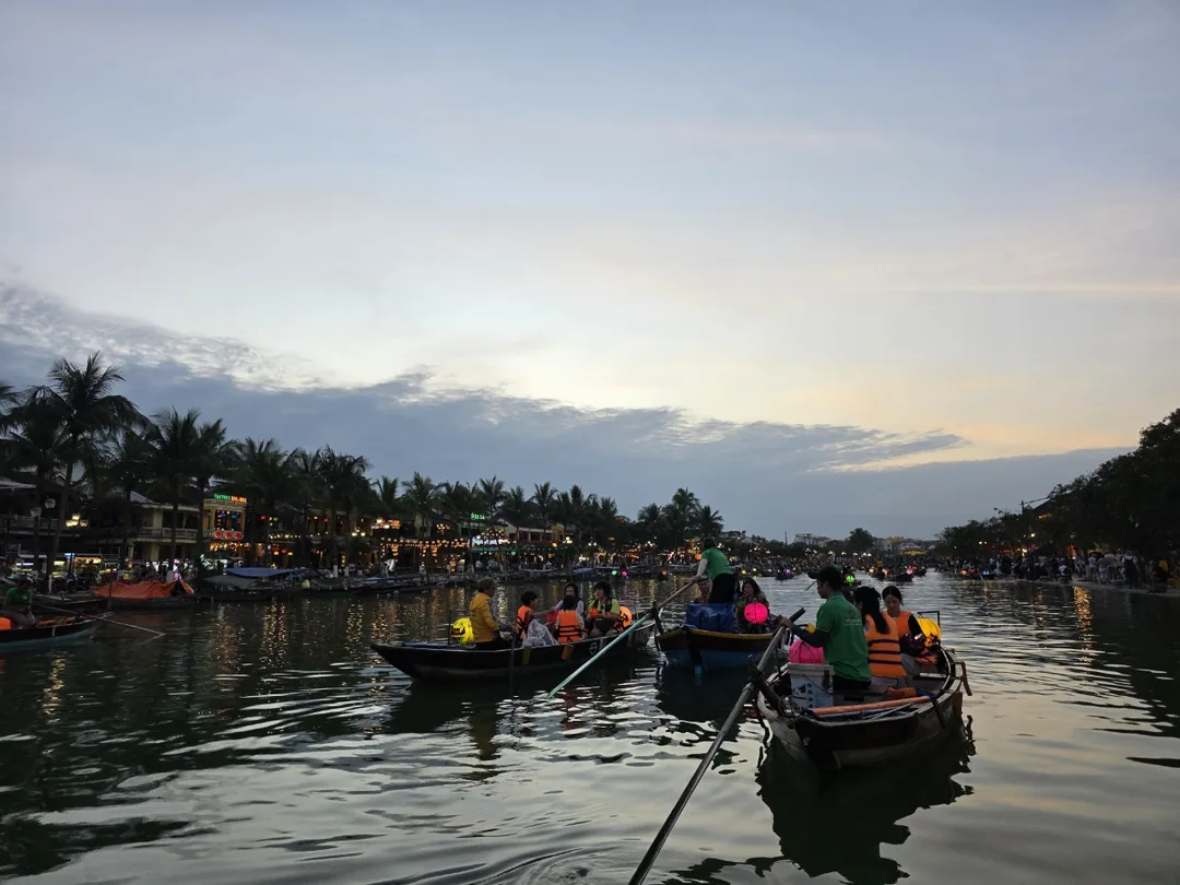 🇻🇳Chuyến du lịch Đà Nẵng của ba mẹ con_ Tour sinh thái đặc biệt Hội An6️⃣ Thuyền hoa đăng ước nguyện & Nến ước nguyện