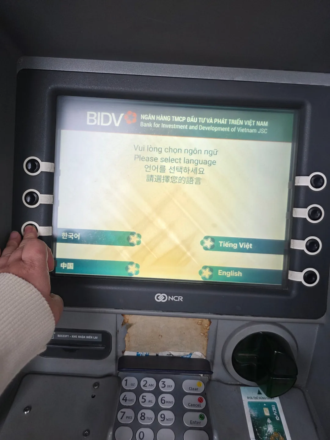 🇻🇳Chuyến du lịch Đà Nẵng của mẹ con_ Rút tiền ATM BIVD ở chợ Hàn