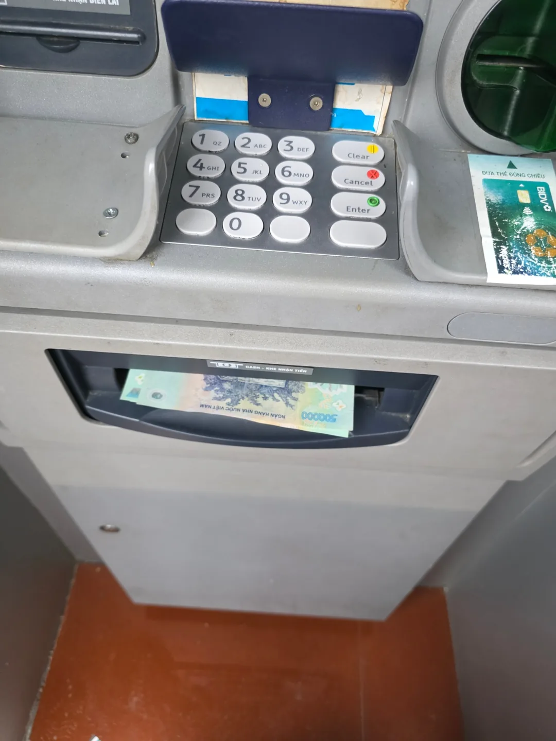 🇻🇳Chuyến du lịch Đà Nẵng của mẹ con_ Rút tiền ATM BIVD ở chợ Hàn