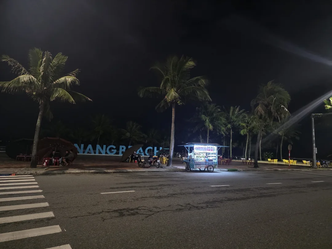 🇻🇳Chuyến du lịch Đà Nẵng của mẹ và hai con gái_ Gió thổi cũng chẳng hề hấn