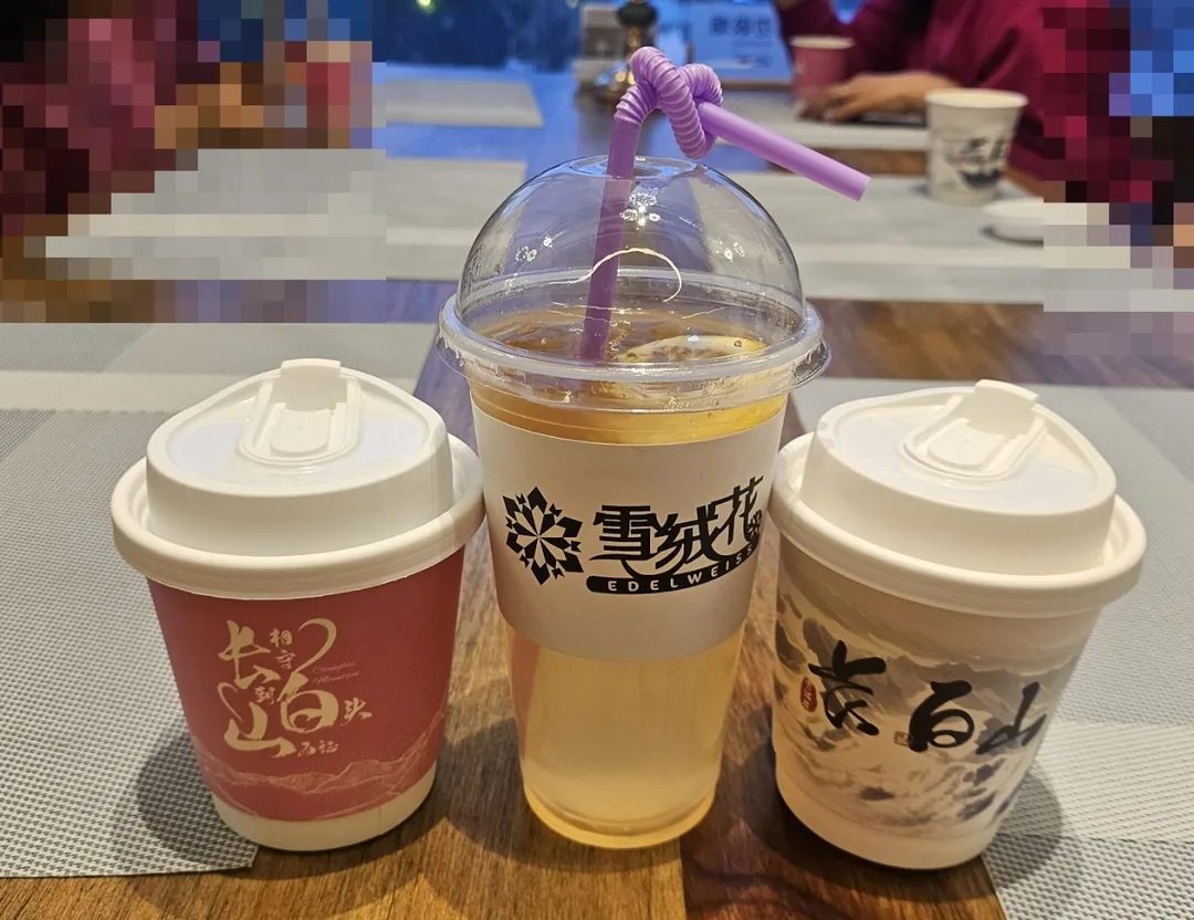 🇨🇳 Quán cà phê lớn 'Edelweiss' gặp được trong chuyến du lịch núi Baekdu
