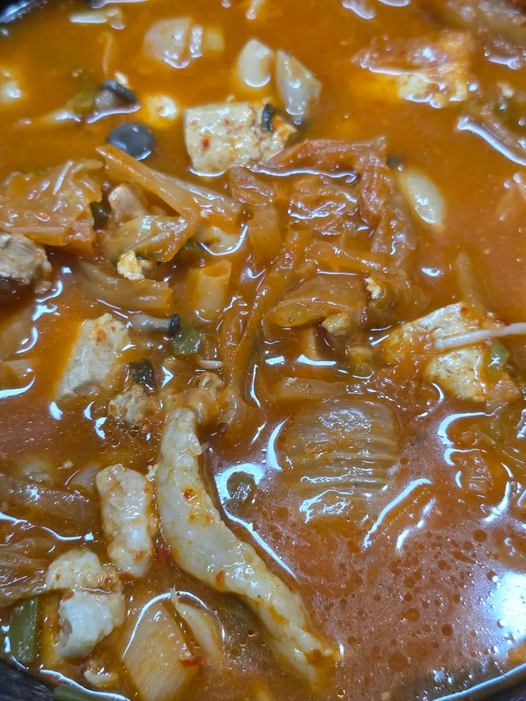 Đang sấm chớp kìa.