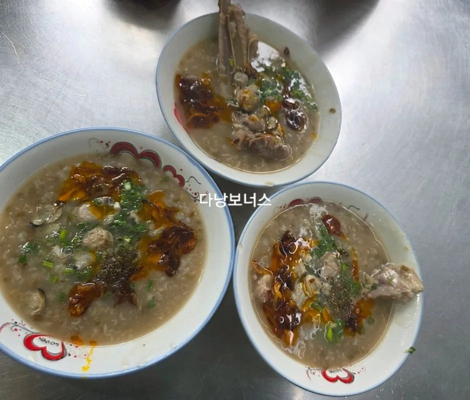 🇻🇳Chuyến du lịch Đà Nẵng của ba mẹ con_ So sánh cháo hàu bãi biển An Bàng 'cơ bản vs sườn'! (kèm thông tin giá)