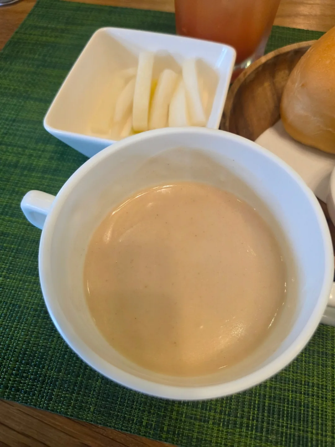 Một ngày hoa anh đào nở chưa nhiều nhưng hạnh phúc thì nở rộ