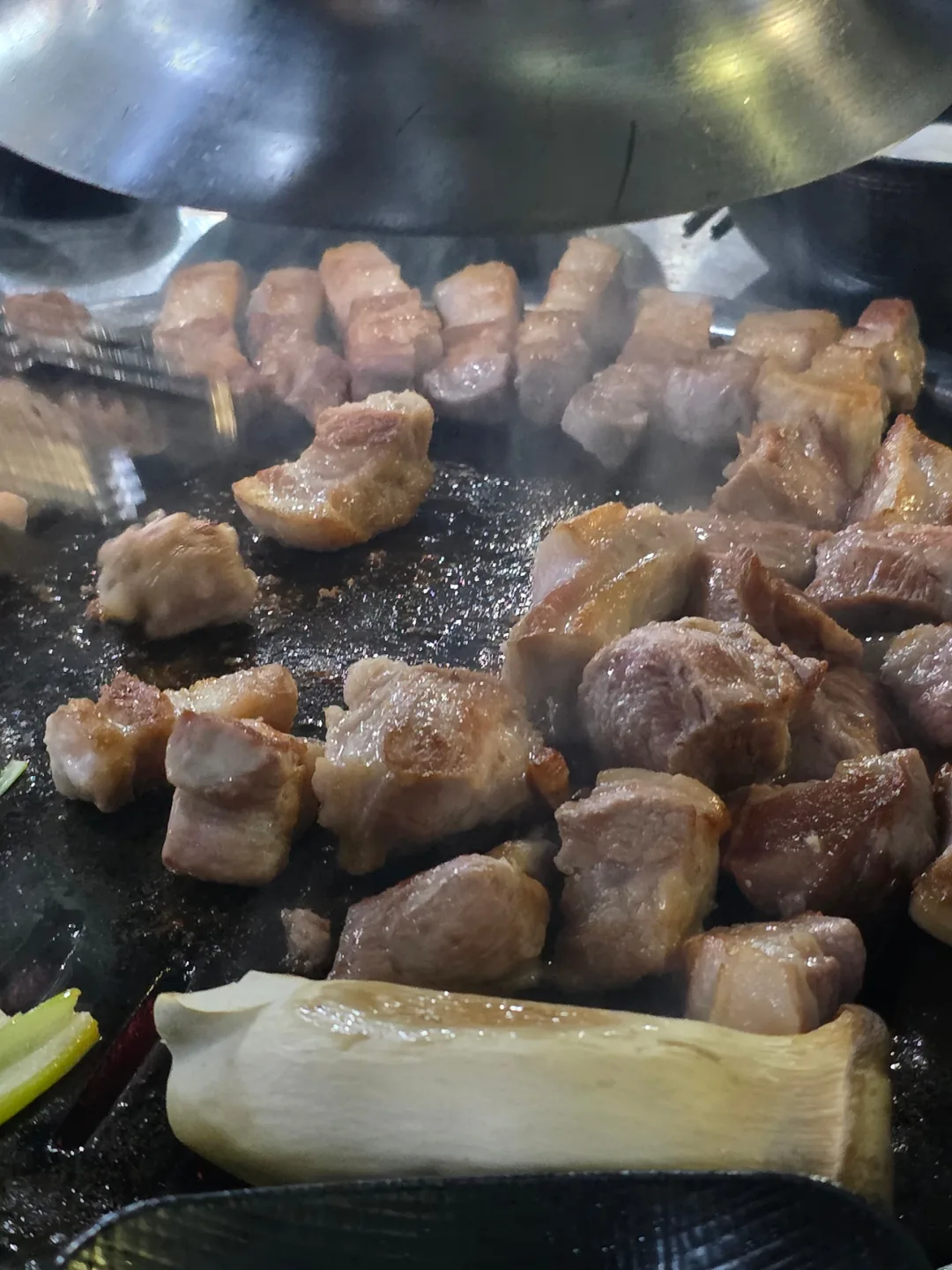 Tăng 1! Xoa dịu bằng thịt 🥰