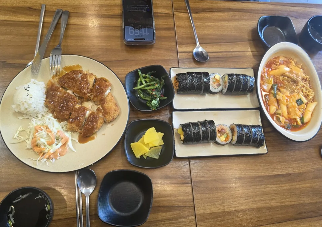 Ngày Ăn Vặt
