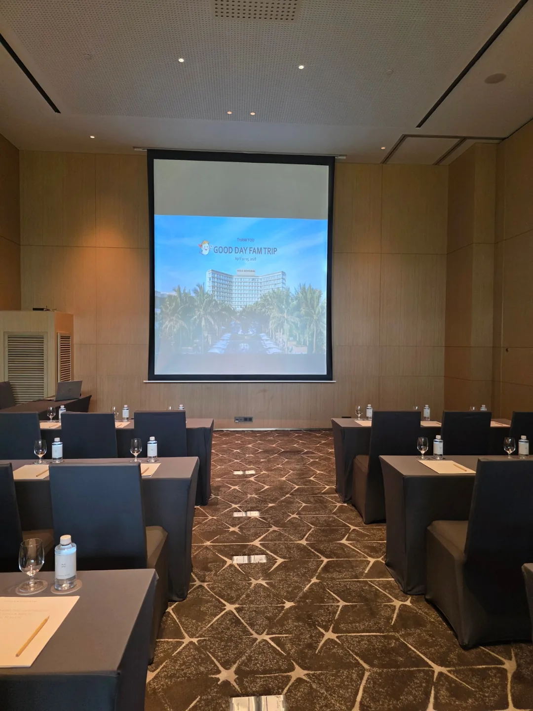 🇻🇳[Shilla Monogram Đà Nẵng] Giờ review chuyến famtrip địa phương tại Đà Nẵng được tổ chức trong phòng họp ✨