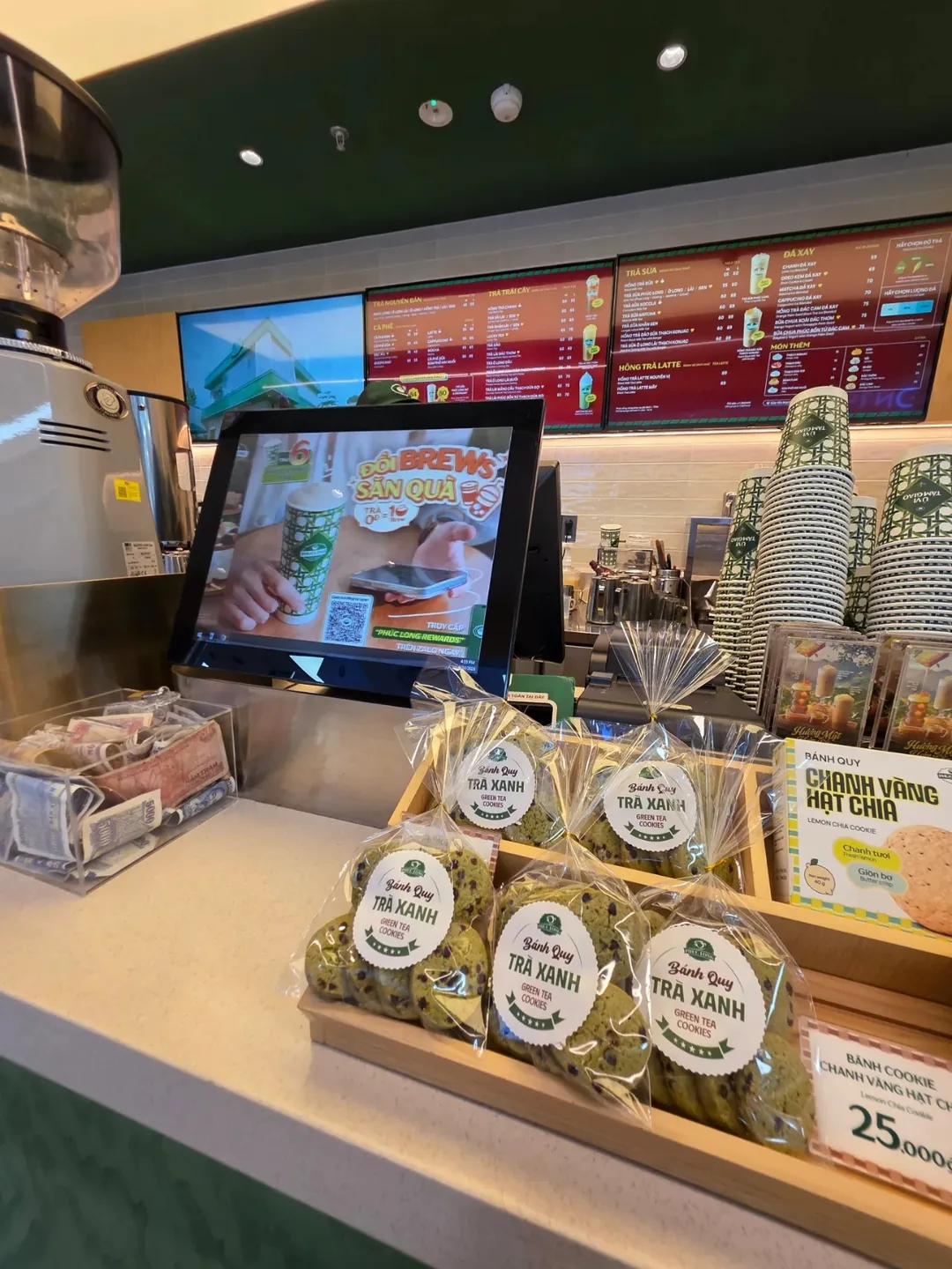 🇻🇳[Hậu trường Fam Tour Đà Nẵng] Một tách cà phê sau khi mua sắm tại Lotte Mart (w. Phúc Long)