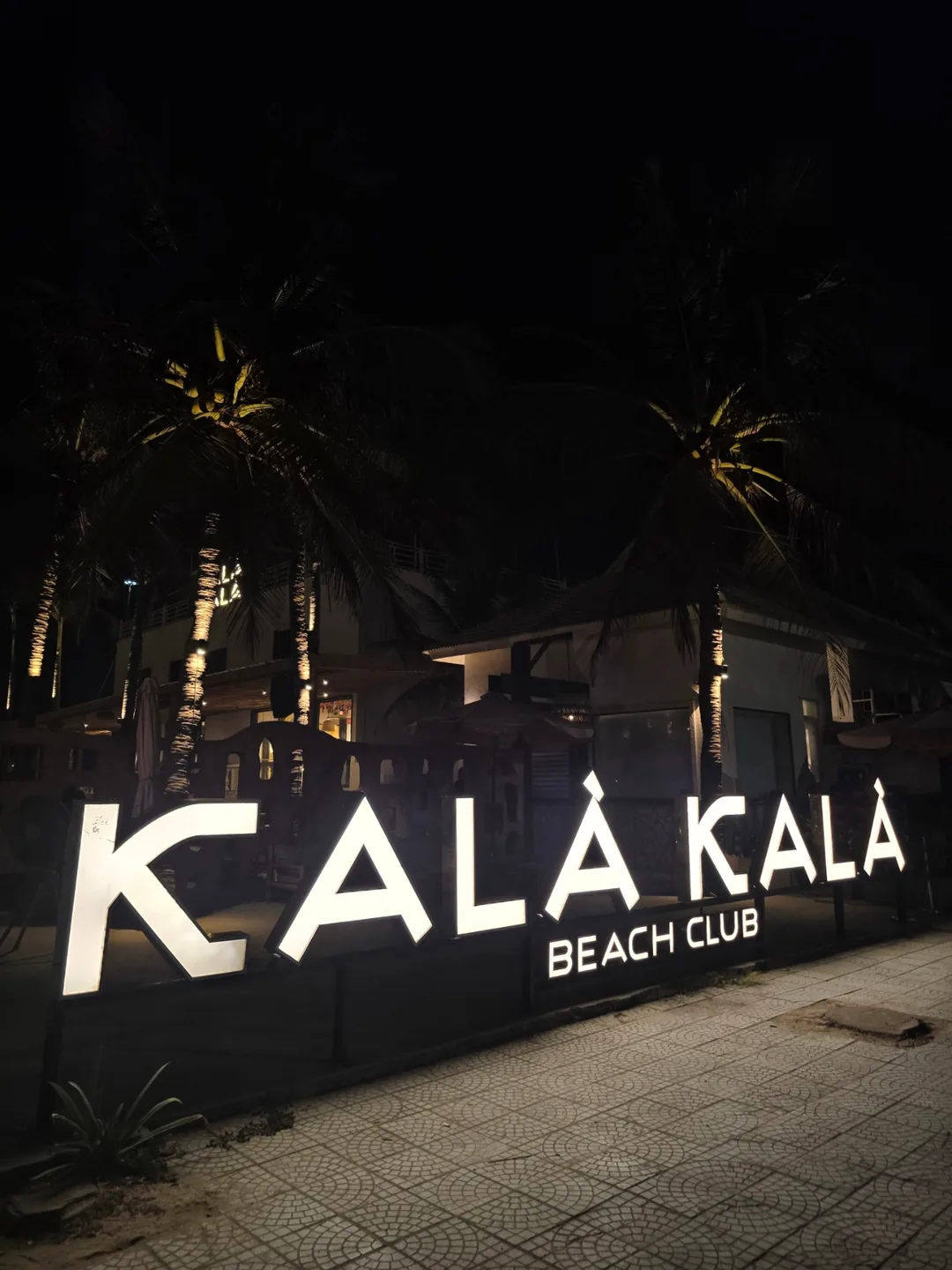 🇻🇳[Hậu trường Fam Tour Đà Nẵng] Beach Bar mới! KALA KALA!! Nơi muốn lắc lư theo điệu nhạc
