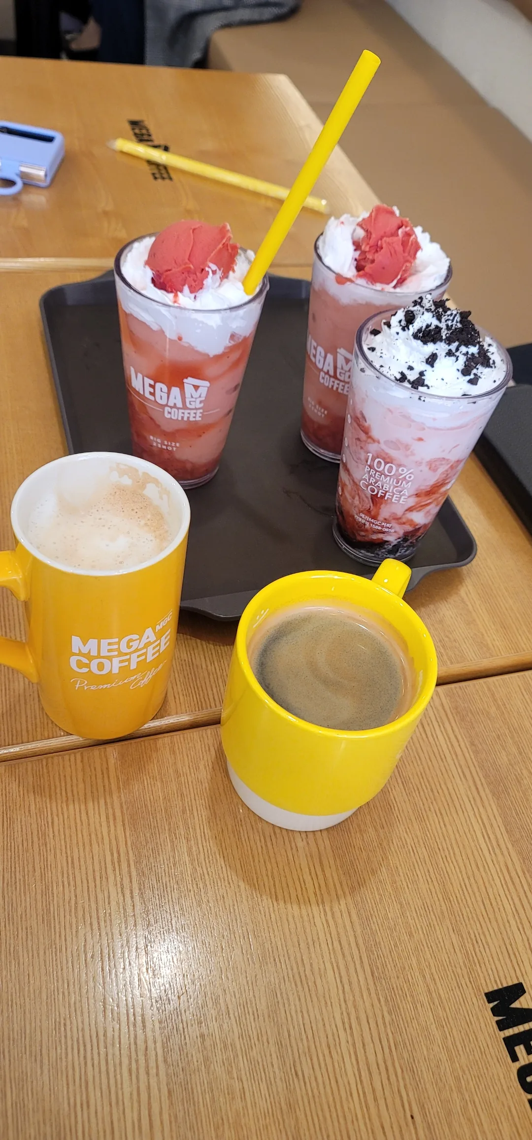 Mega có số lượng nhiều.