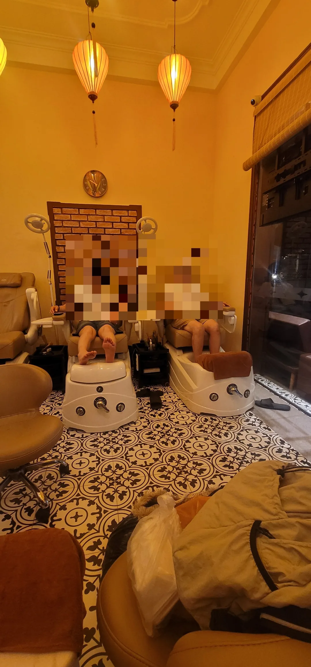 Kết thúc một ngày bằng massage chân~