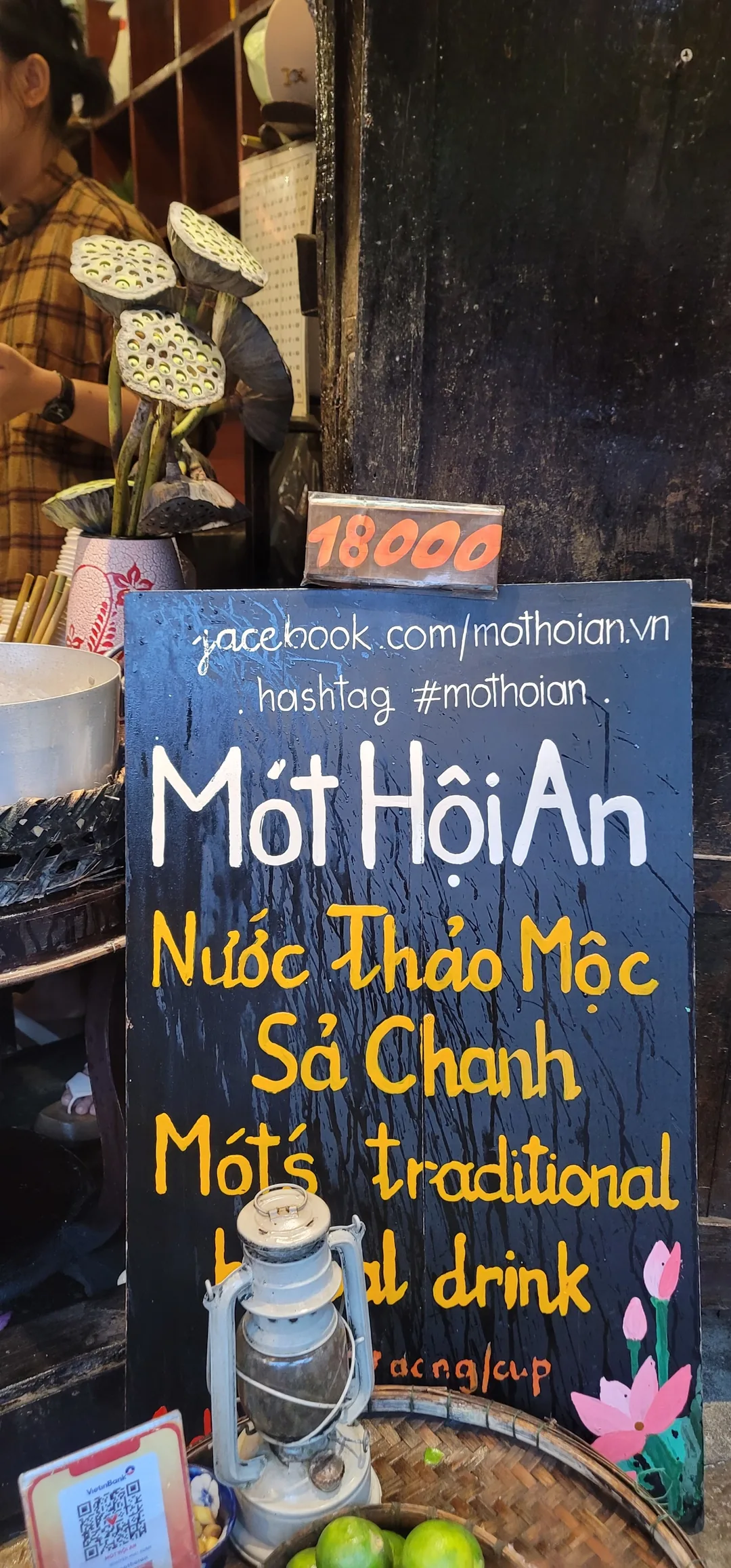 ✈️Review) Quán MOT Cafe Hội An - Trà cánh hoa sen