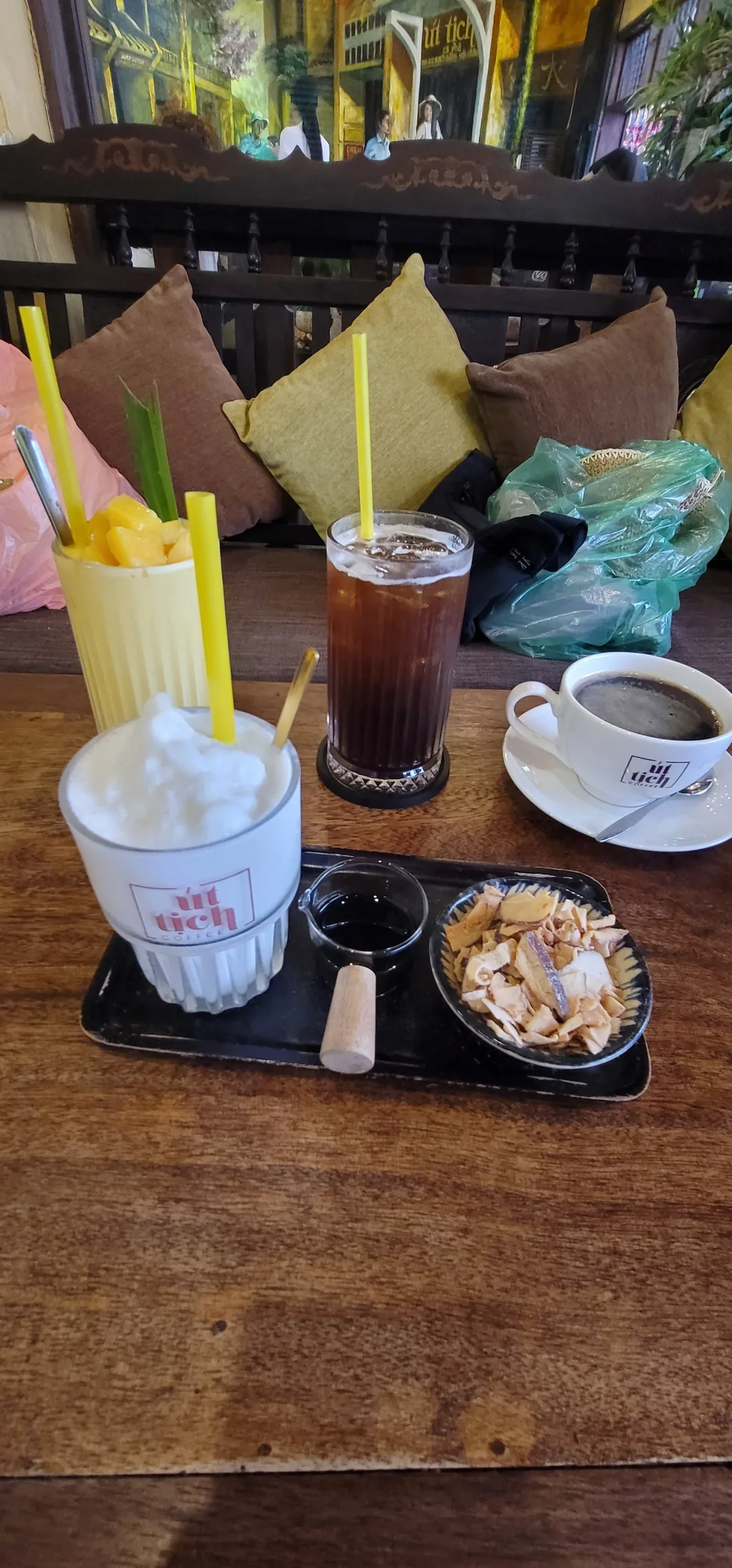 ✈️Review) Ut Tich Cafe – chi nhánh ven sông