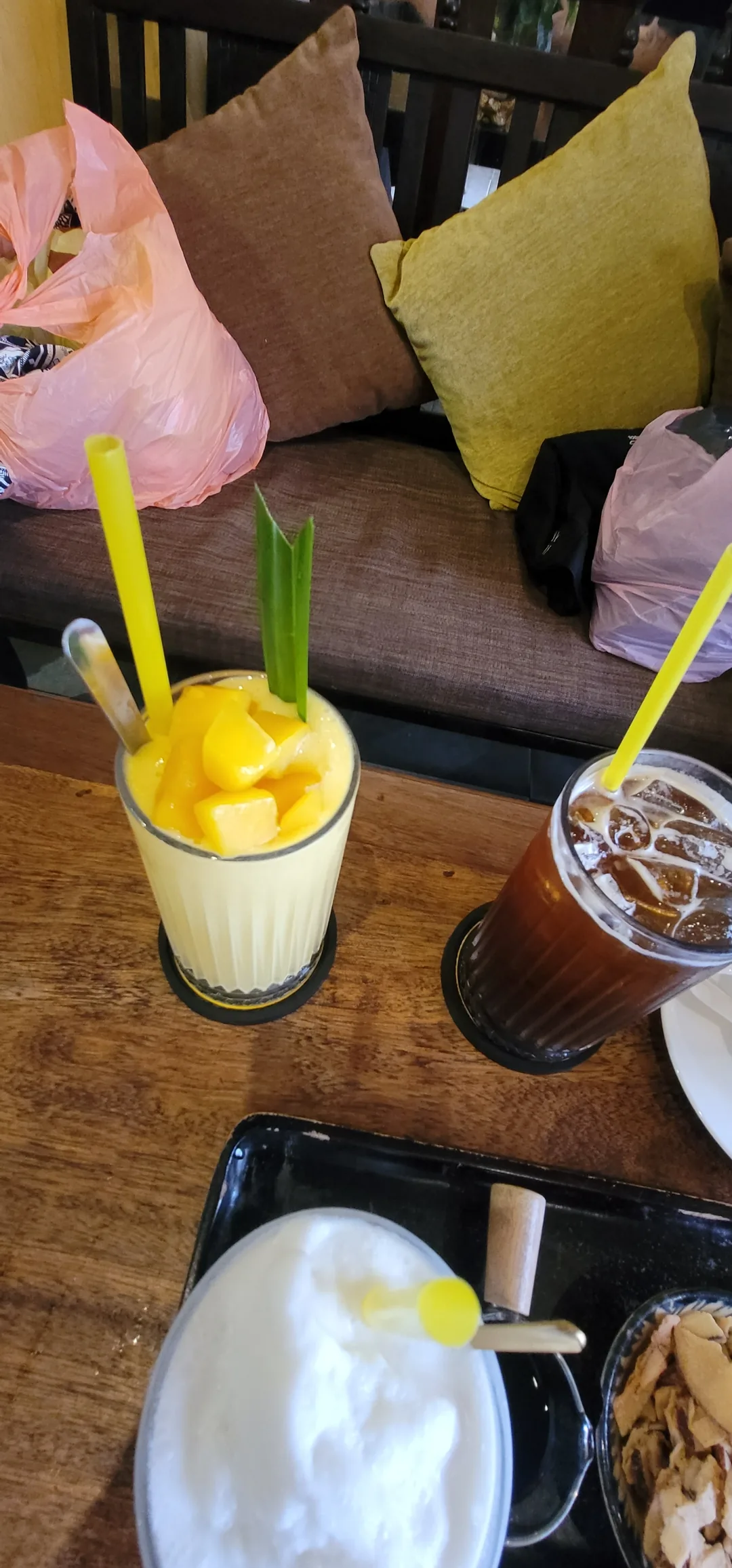 ✈️Review) Ut Tich Cafe – chi nhánh ven sông