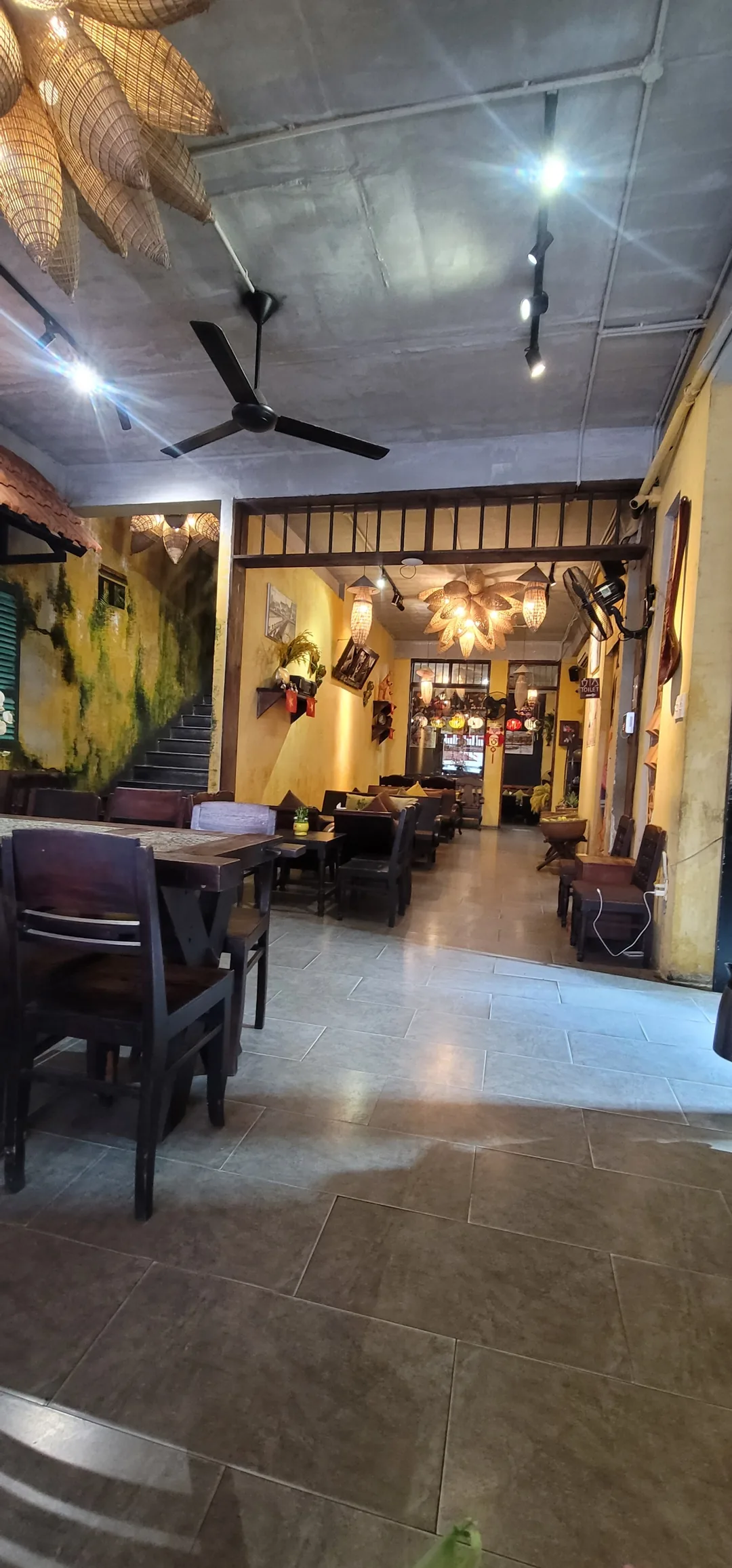 ✈️Review) Ut Tich Cafe – chi nhánh ven sông