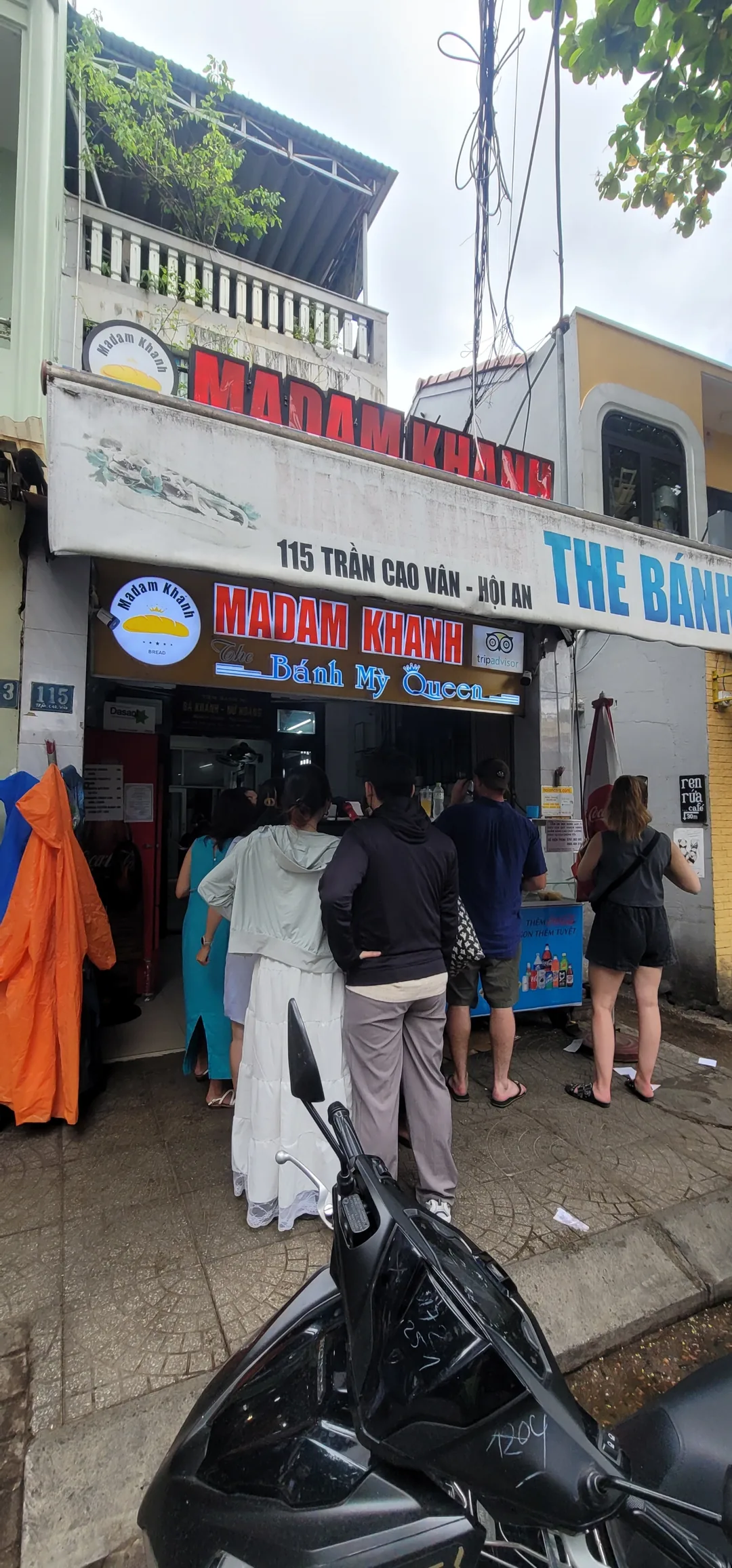 ✈️Review) Quán bánh mì ngon ở Hội An - Madam Khánh Bánh Mì Queen