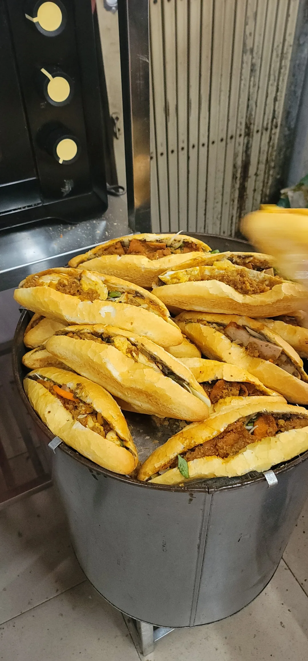 ✈️Review) Quán bánh mì ngon ở Hội An - Madam Khánh Bánh Mì Queen