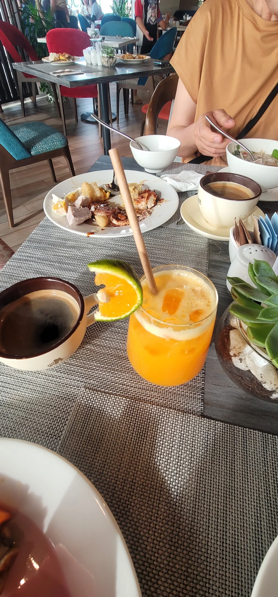 ✈️Review) Khách sạn Radisson - Nhà hàng ăn sáng. Cafe sảnh tầng 1