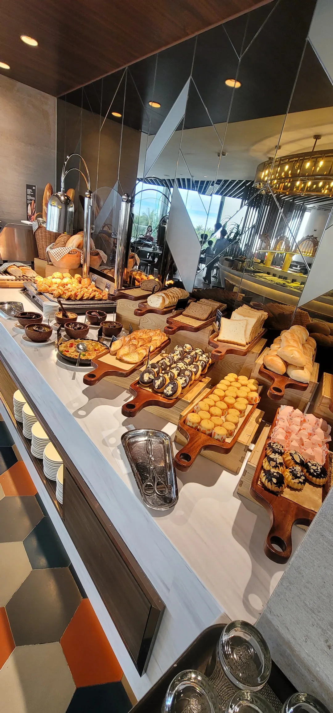 ✈️Review) Khách sạn Radisson - Nhà hàng ăn sáng. Cafe sảnh tầng 1