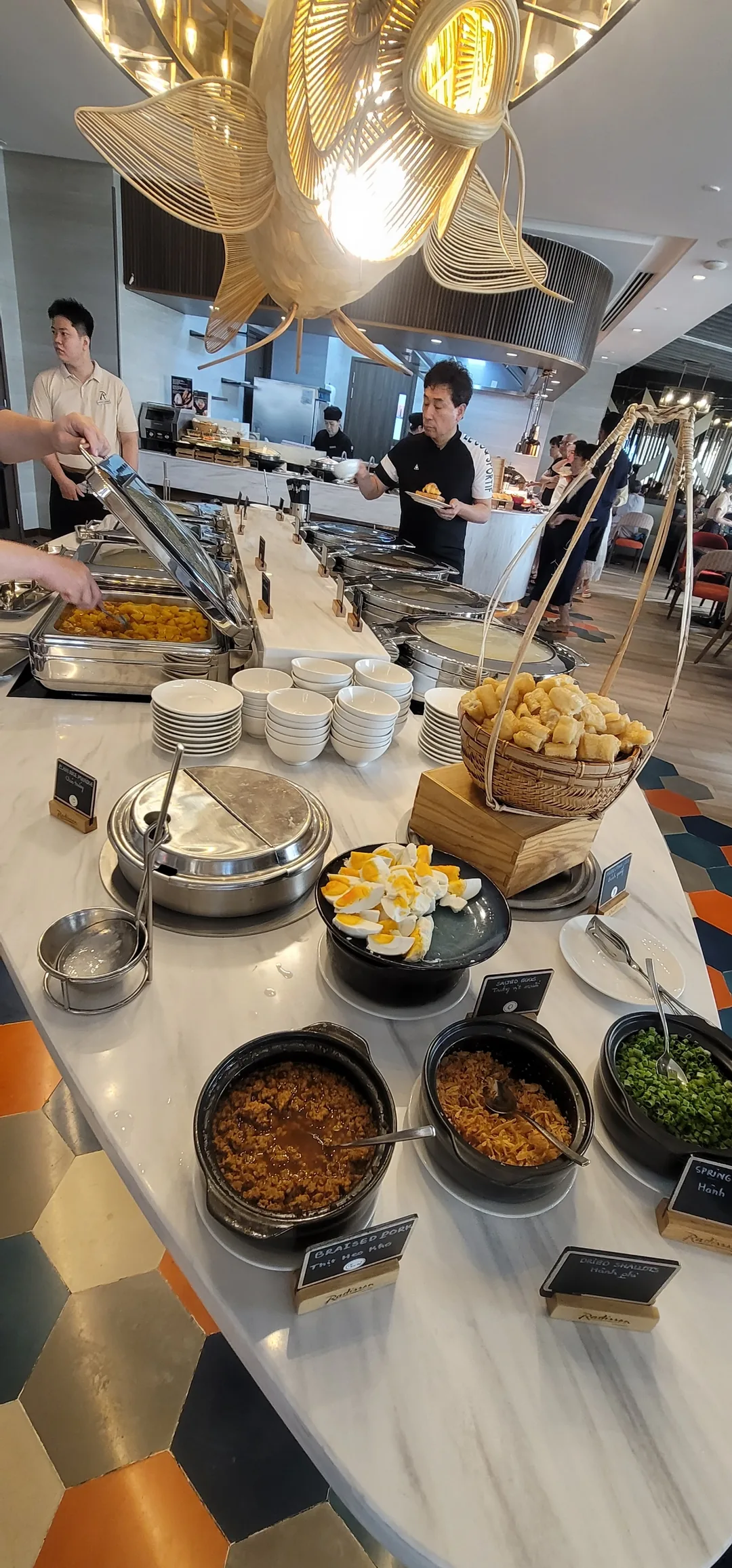 ✈️Review) Khách sạn Radisson - Nhà hàng ăn sáng. Cafe sảnh tầng 1