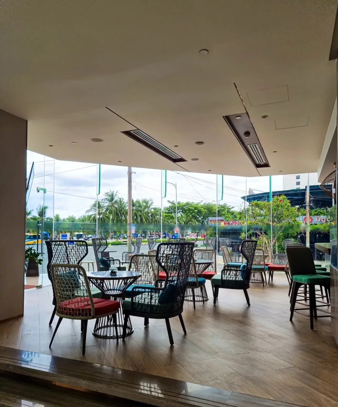 ✈️Review) Khách sạn Radisson - Nhà hàng ăn sáng. Cafe sảnh tầng 1