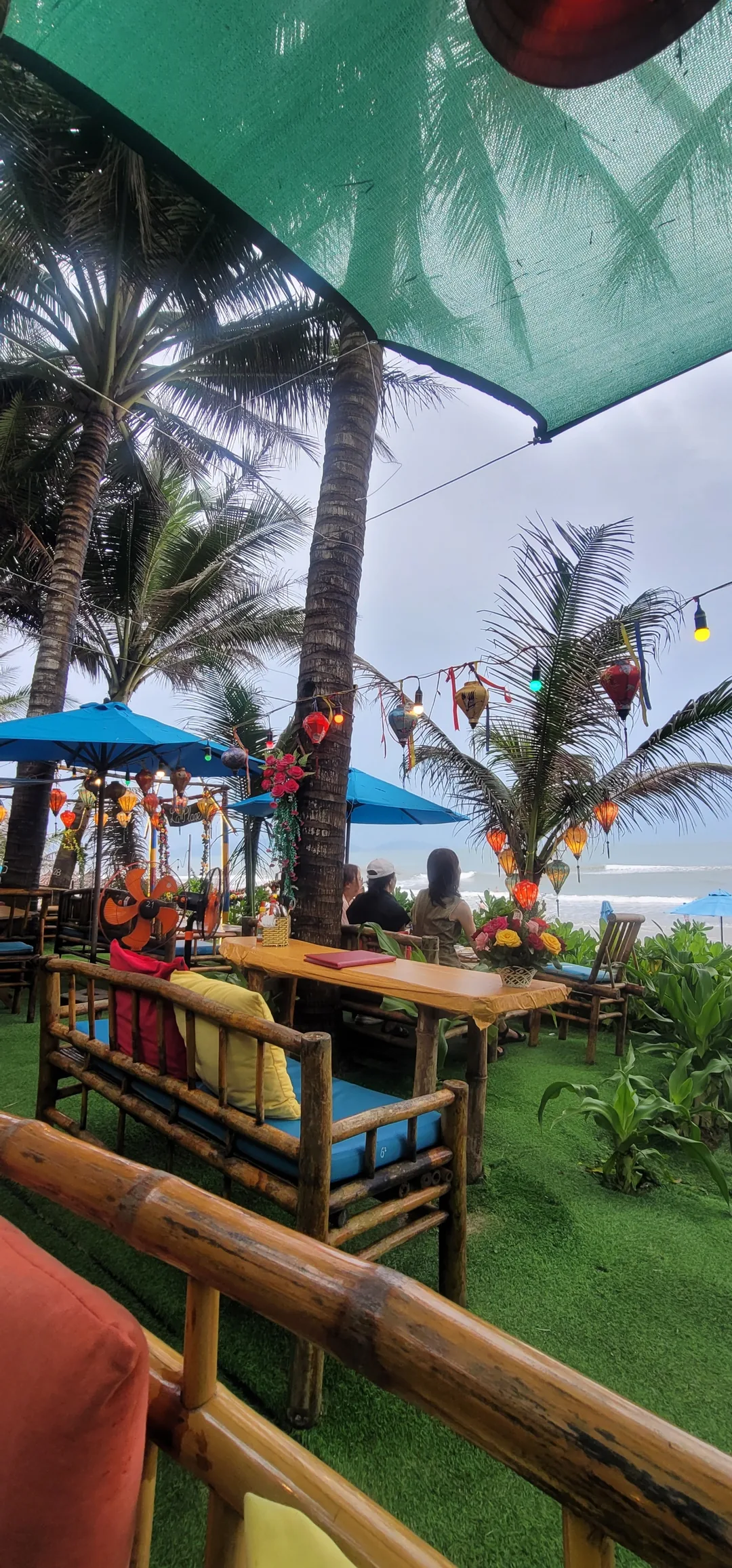 ✈️ Review) Quán ăn nổi tiếng bãi biển Anbang - La Plage