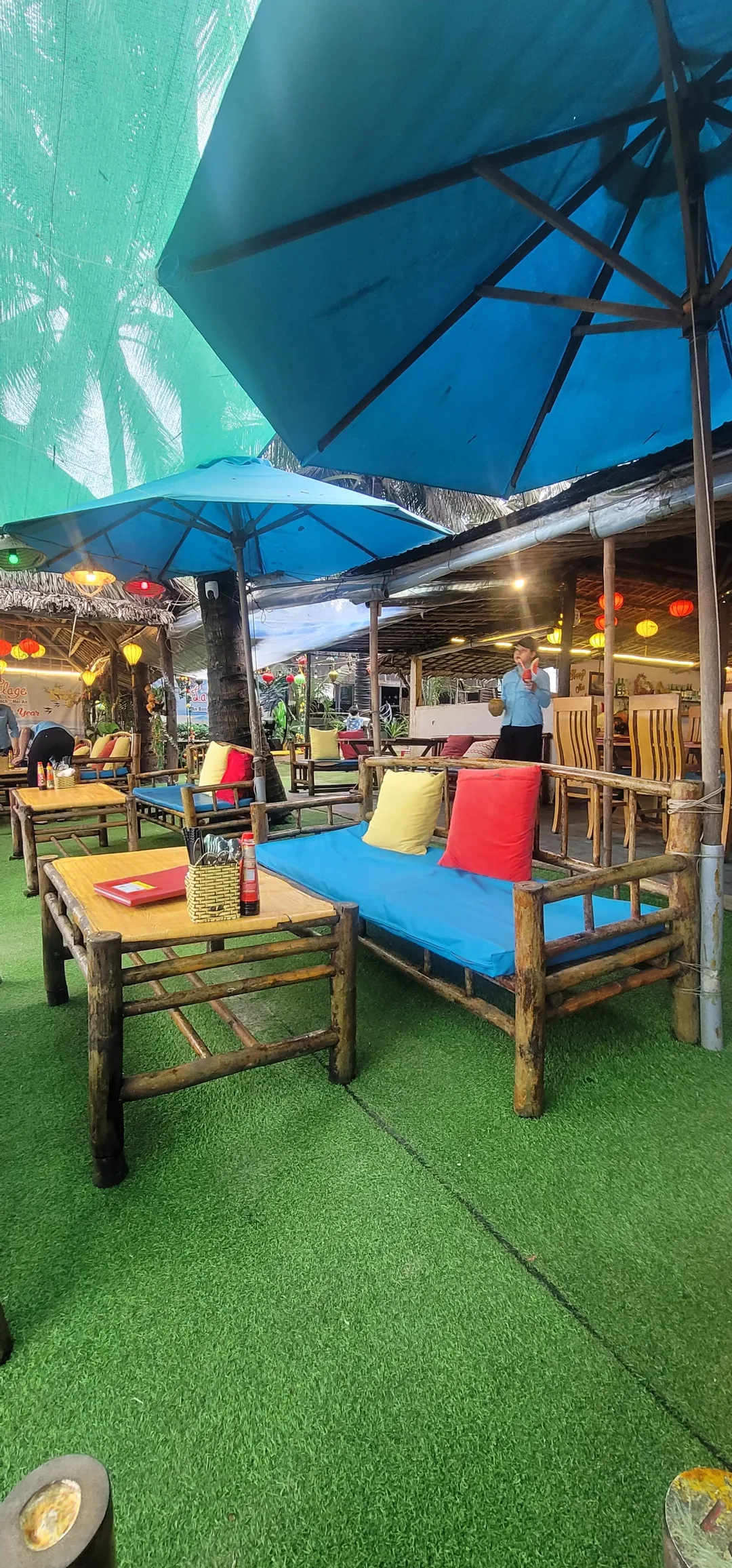 ✈️ Review) Quán ăn nổi tiếng bãi biển Anbang - La Plage