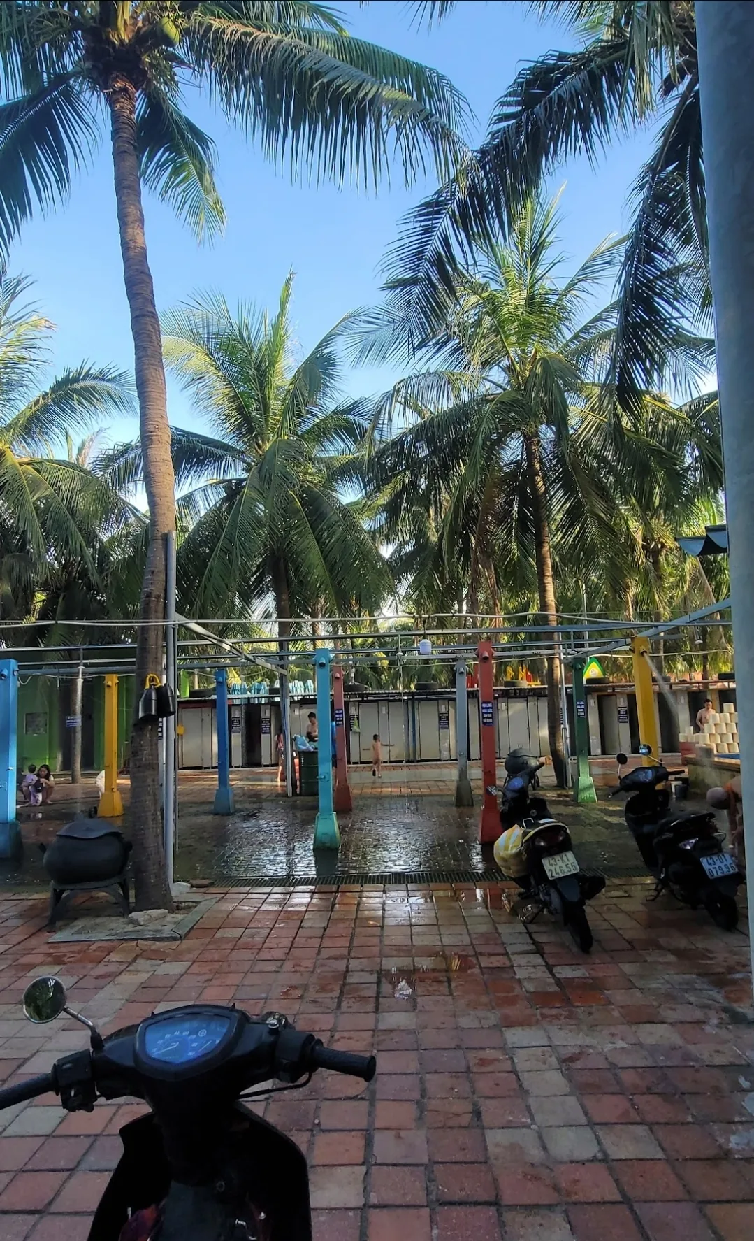 ✈️Review) Cơ sở tắm và thay đồ tại bãi biển Mỹ Khê