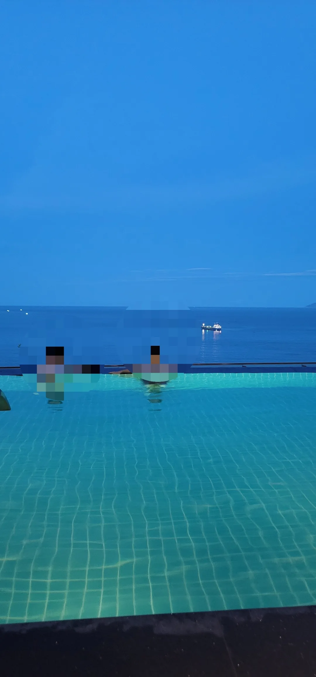 ✈️Review) Hồ bơi trên sân thượng khách sạn Radisson