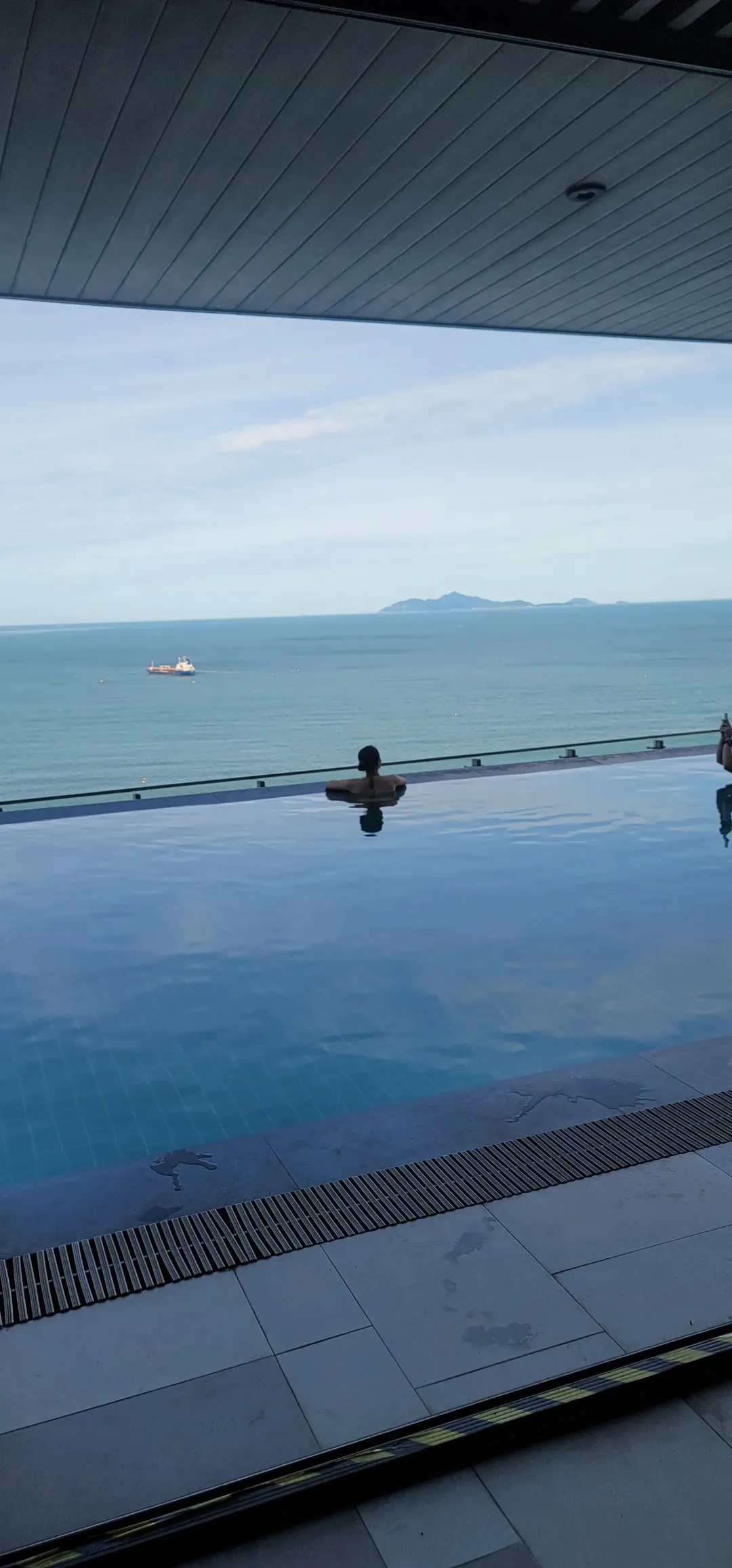 ✈️Review) Hồ bơi trên sân thượng khách sạn Radisson