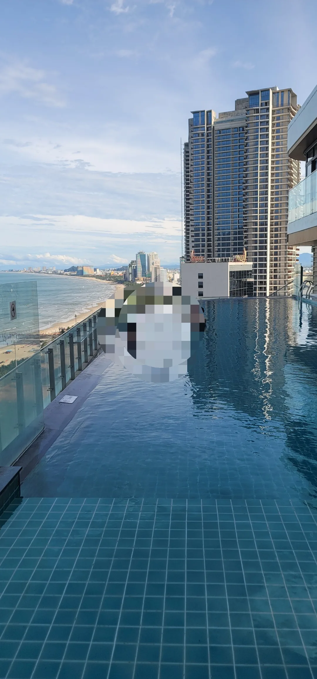 ✈️Review) Hồ bơi trên sân thượng khách sạn Radisson