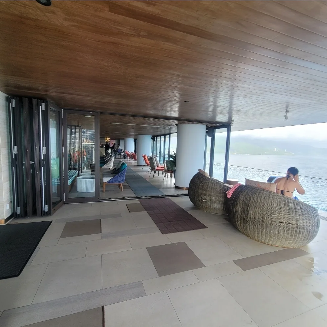 ✈️Review) Hồ bơi trên sân thượng khách sạn Radisson