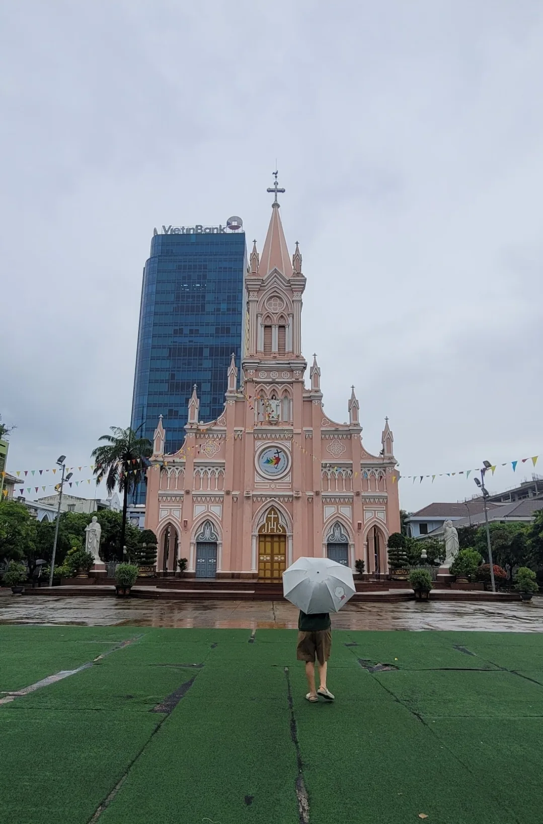 ✈️Review) Cảnh đêm nhà thờ hồng Đà Nẵng