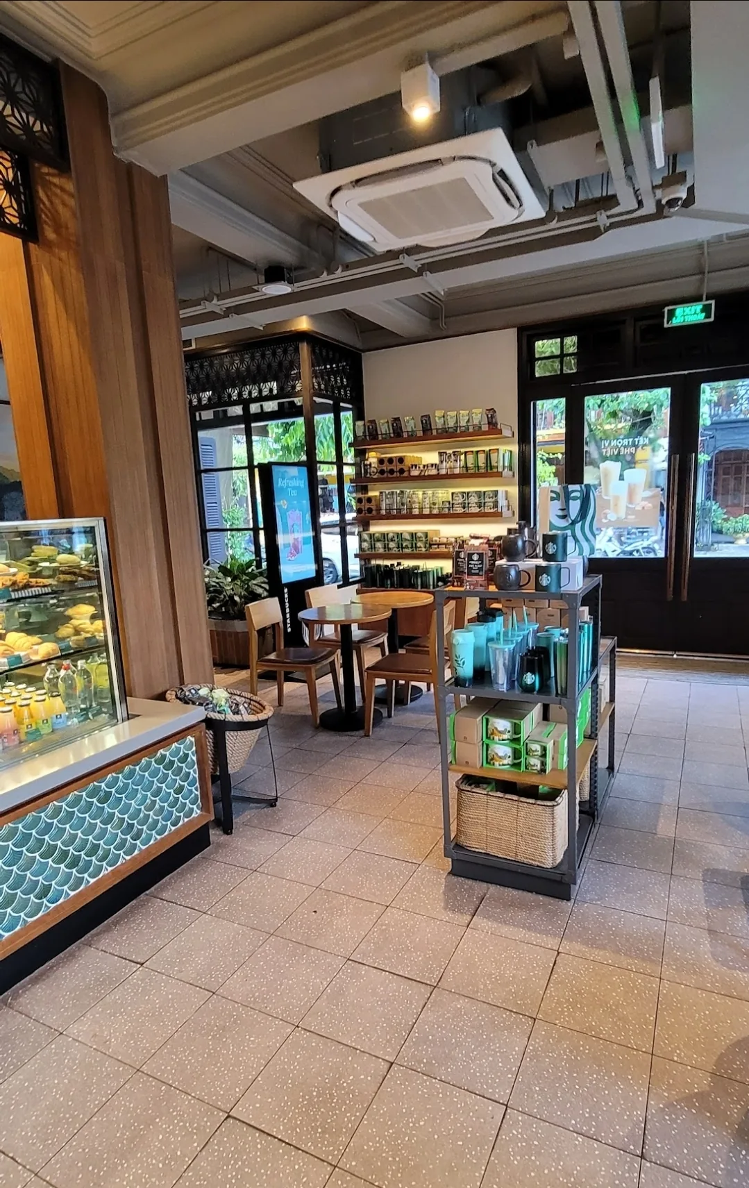 ✈️Review) Cũng phải ghé Starbucks ở Hội An mới được.