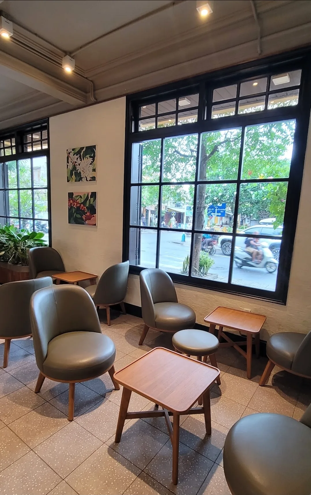 ✈️Review) Cũng phải ghé Starbucks ở Hội An mới được.