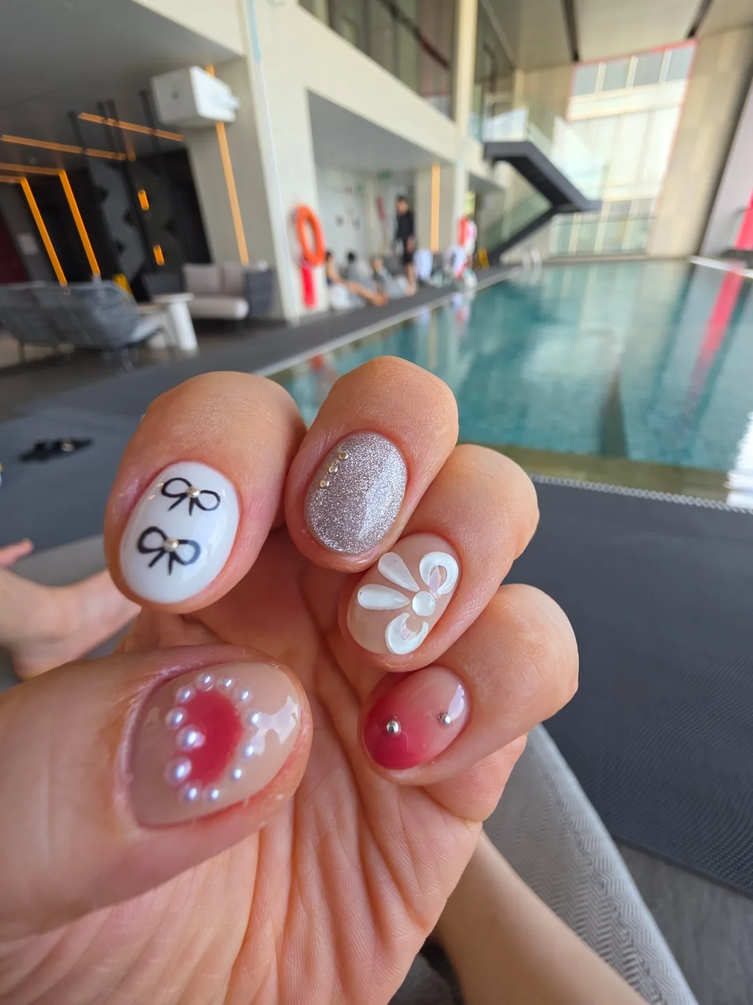 Còn về việc chọn nail thì~