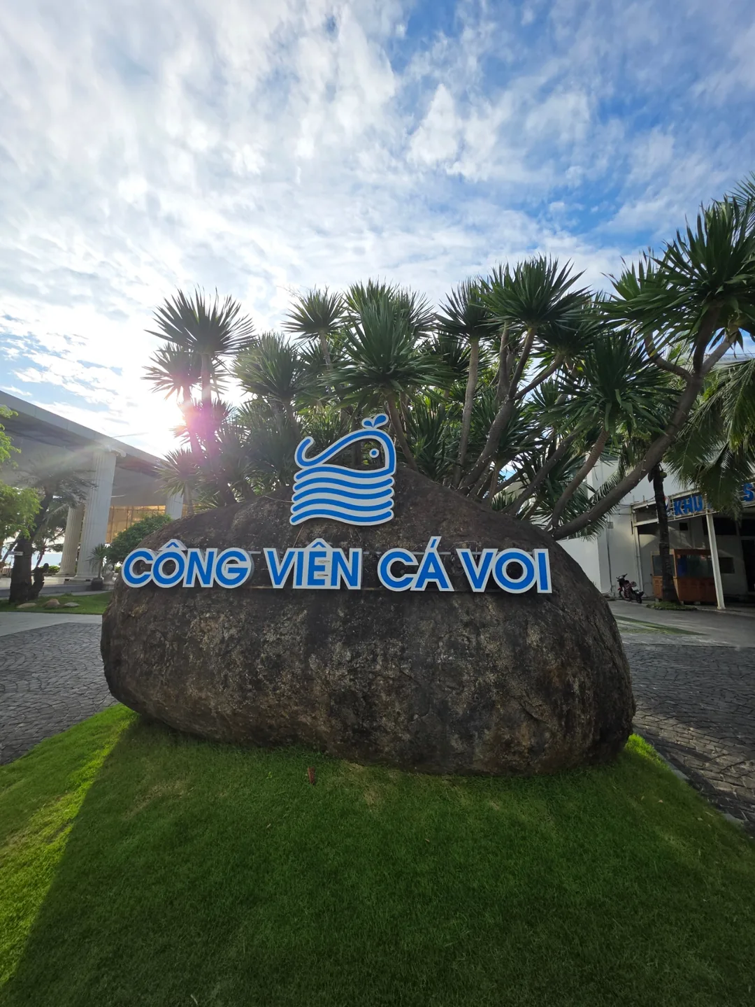 (Du lịch) Chỗ này ở bãi biển Mỹ Khê Đà Nẵng là chỗ gì vậy? cong vien ca voi