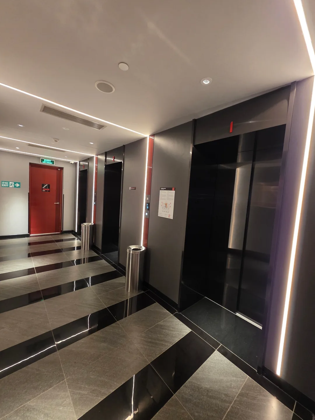 Đánh giá)▶️✍️Nóng bỏng với sắc đỏ rực rỡ —Khách sạn Radisson RED (Radisson RED Danang)—
