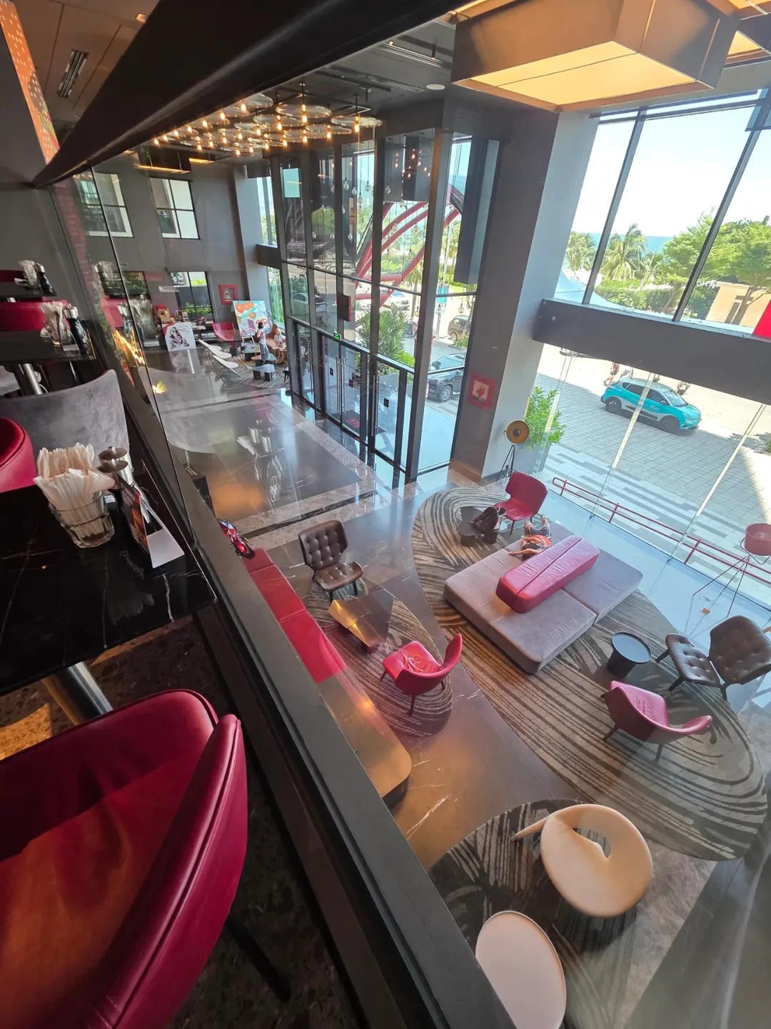 Review) ▶️✍️ Khách sạn Radisson Red - Coffee Lounge, quầy bar trên tầng thượng Blackout Bar