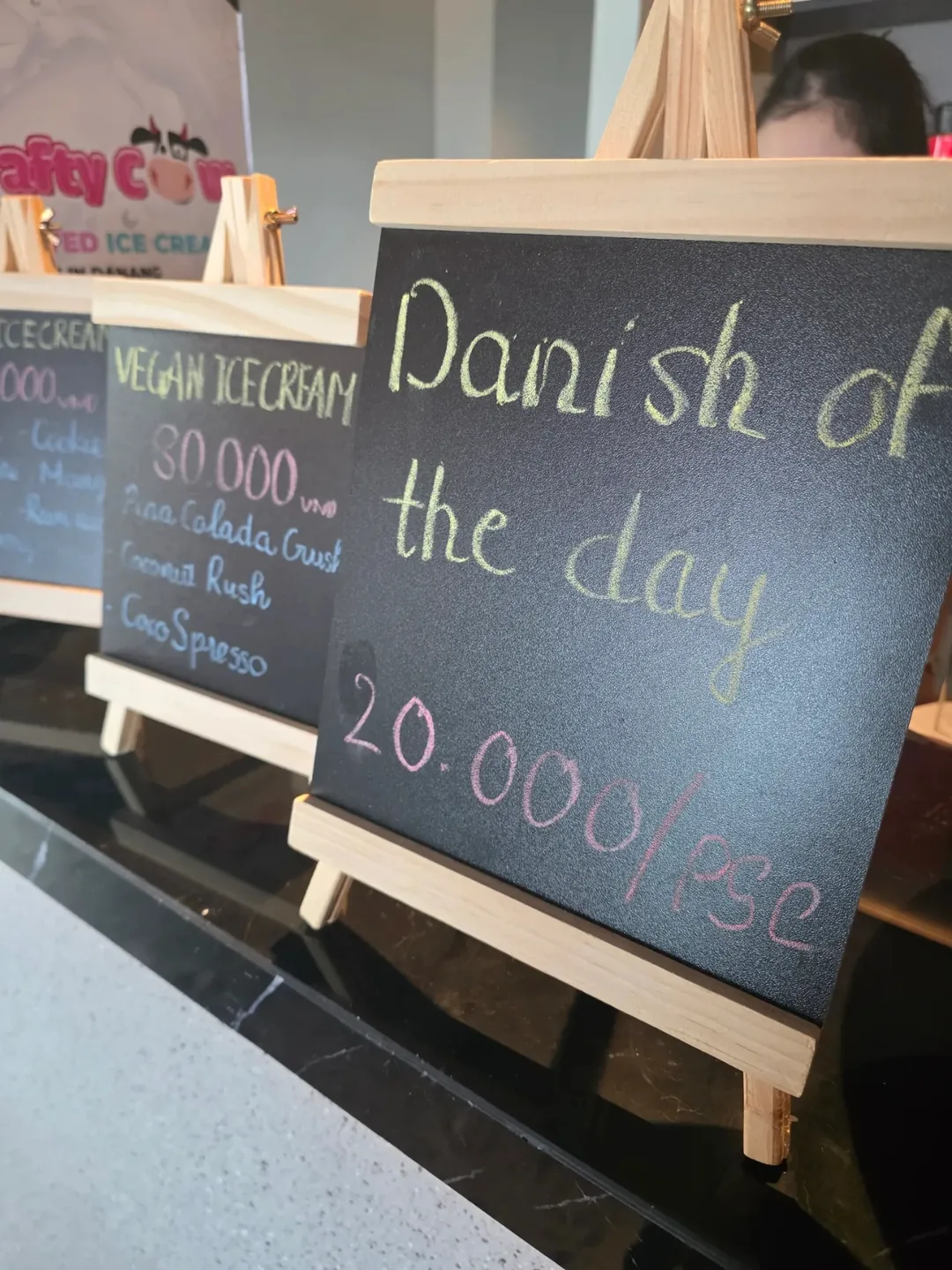 Review) ▶️✍️ Khách sạn Radisson Red - Coffee Lounge, quầy bar trên tầng thượng Blackout Bar