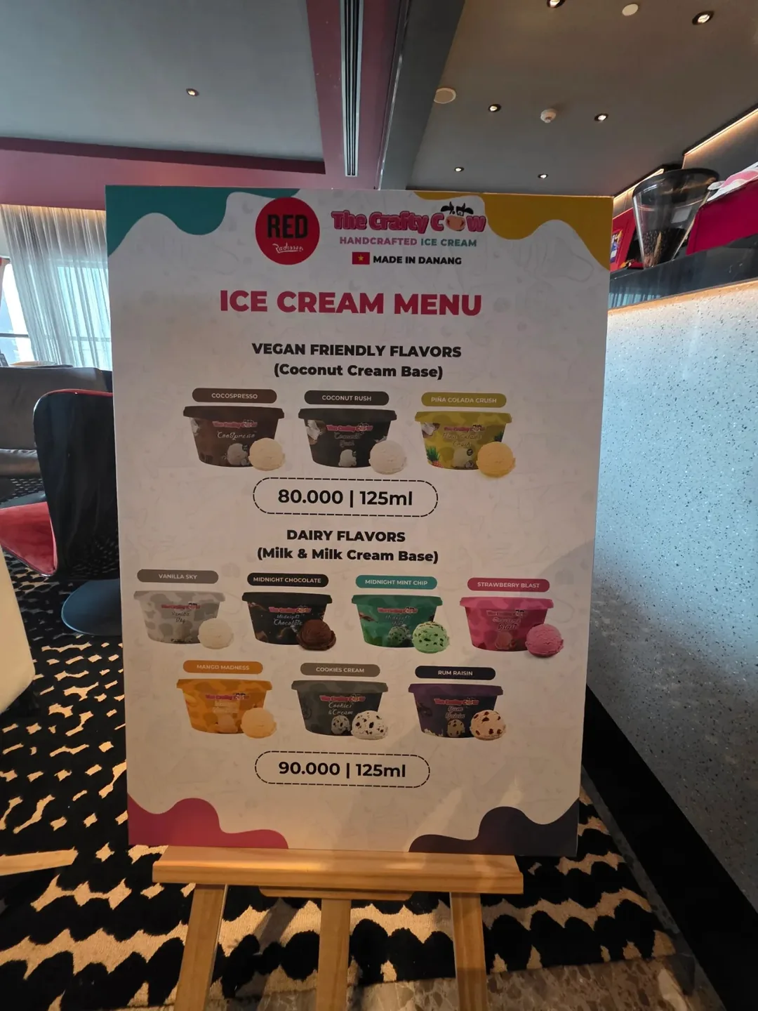 Review) ▶️✍️ Khách sạn Radisson Red - Coffee Lounge, quầy bar trên tầng thượng Blackout Bar