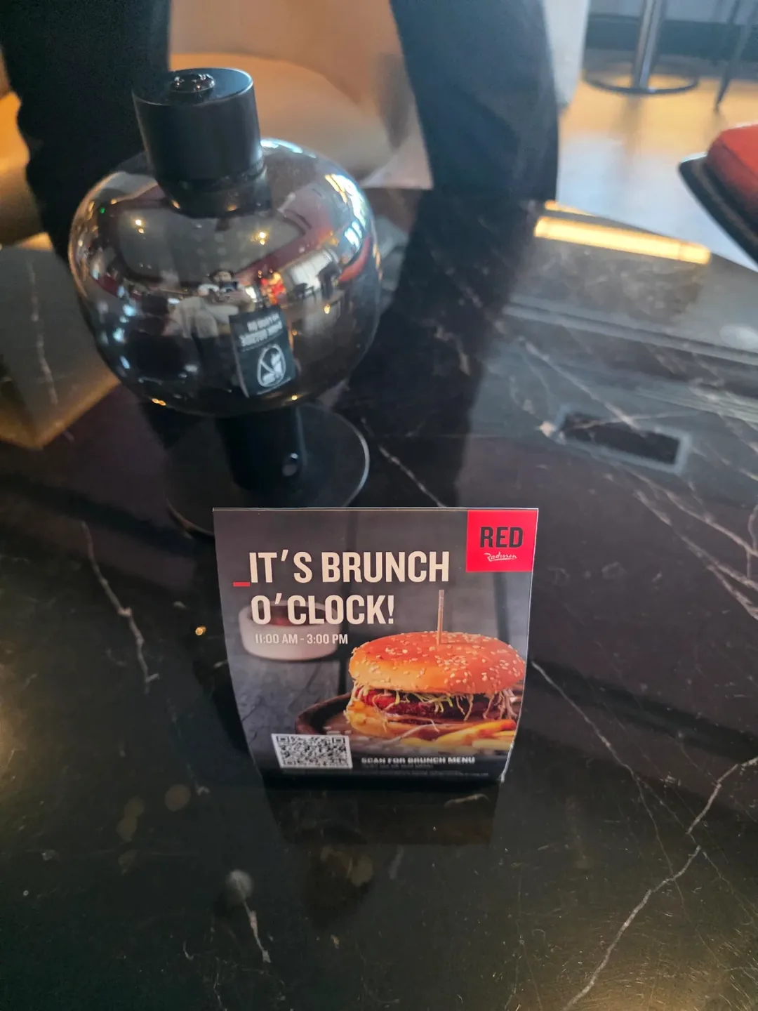 Review) ▶️✍️ Khách sạn Radisson Red - Coffee Lounge, quầy bar trên tầng thượng Blackout Bar