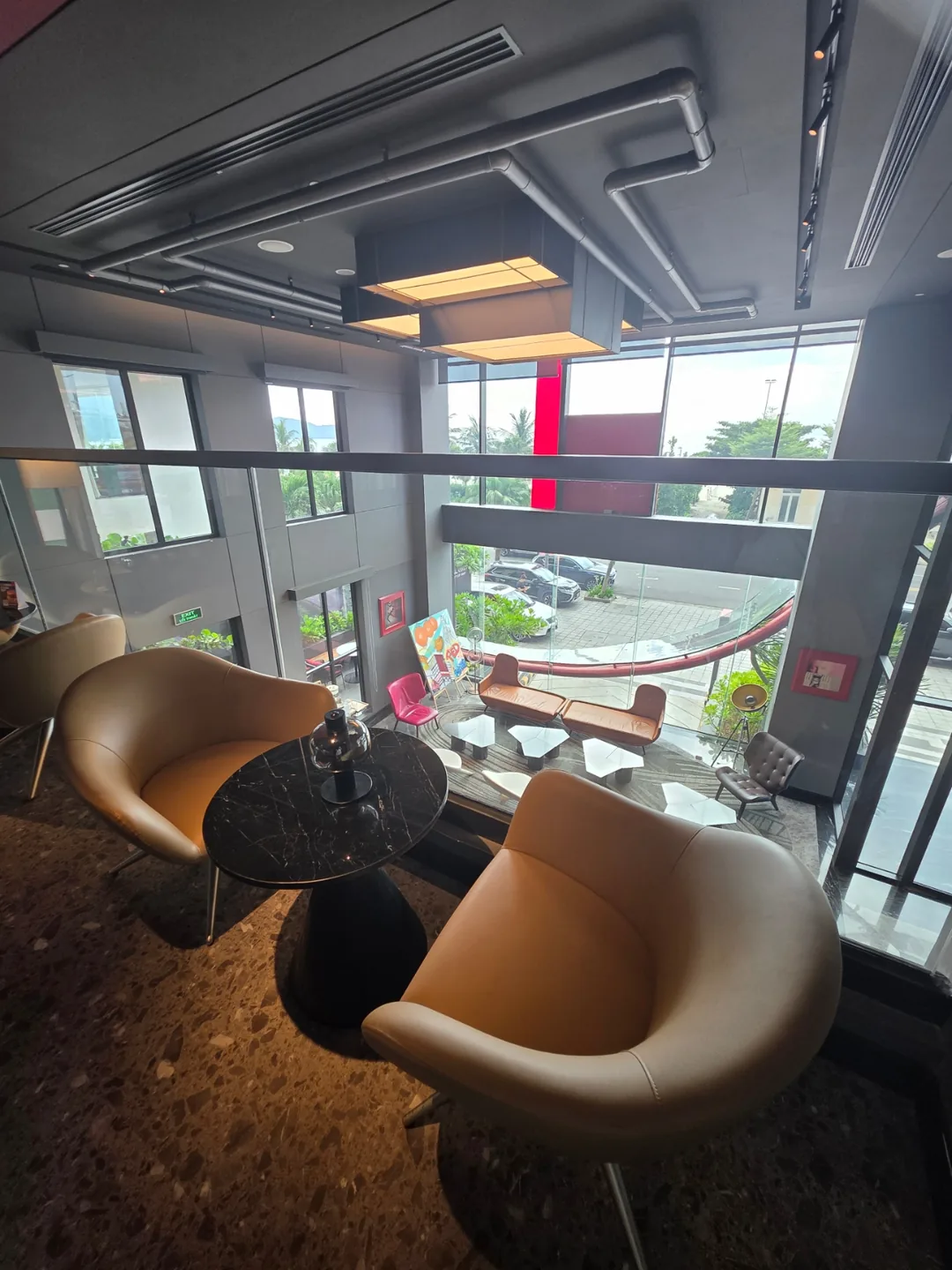 Review) ▶️✍️ Khách sạn Radisson Red - Coffee Lounge, quầy bar trên tầng thượng Blackout Bar