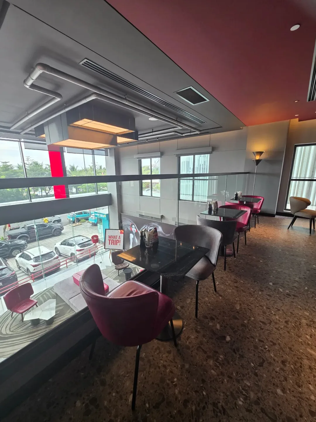 Review) ▶️✍️ Khách sạn Radisson Red - Coffee Lounge, quầy bar trên tầng thượng Blackout Bar